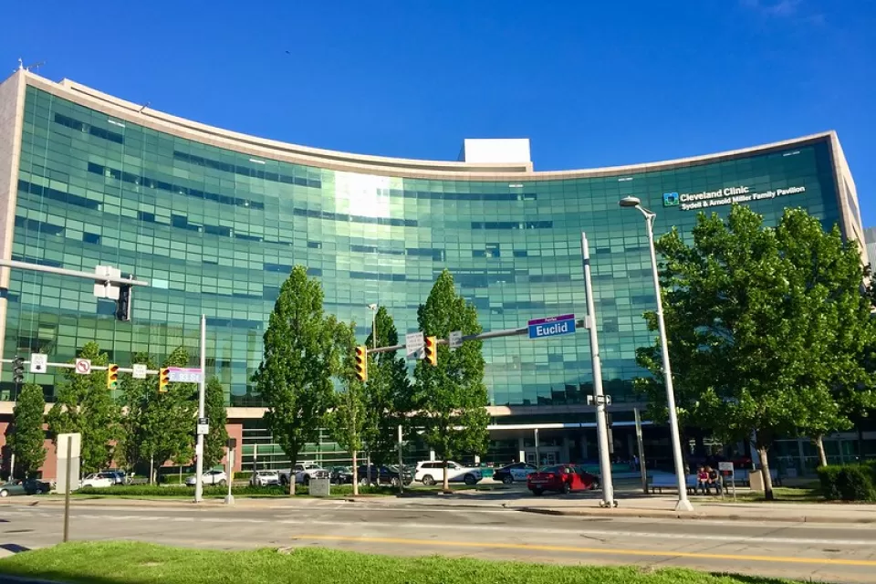 A photo of the Cleveland Clinic hospital.